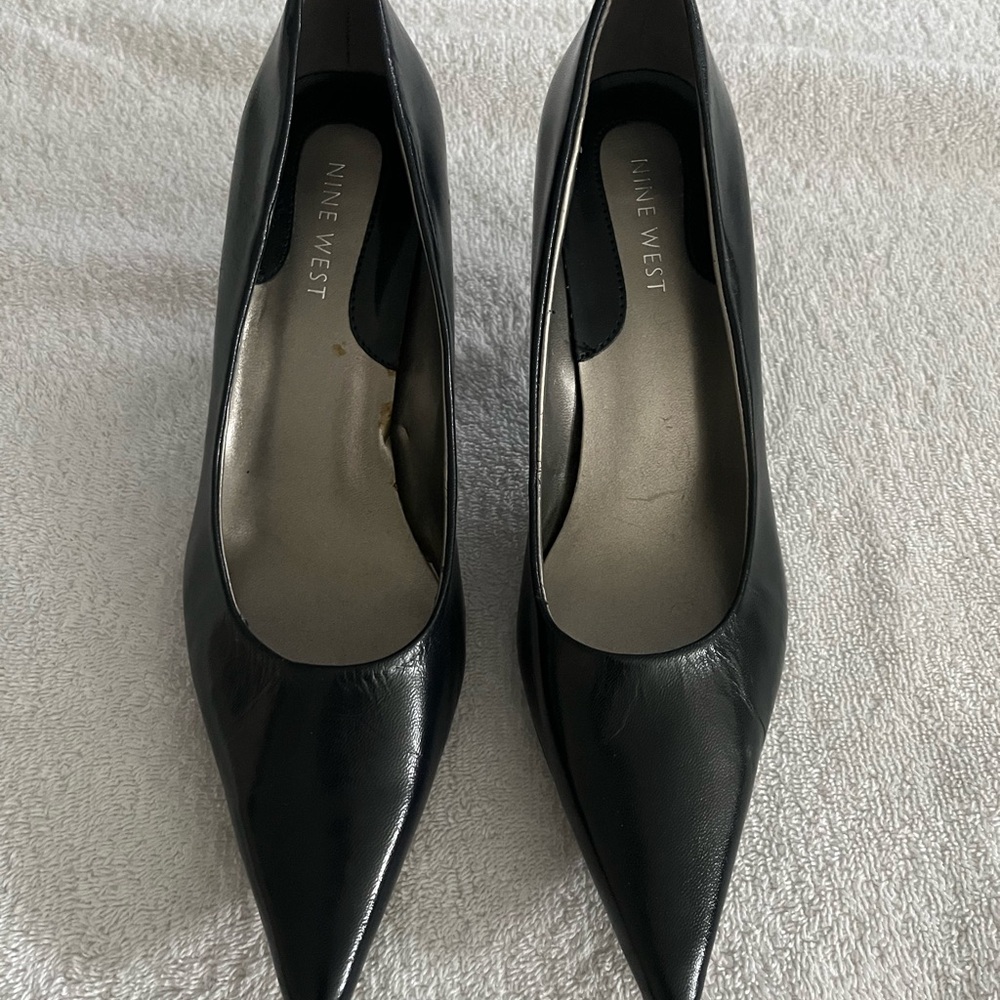 Nine West Black Heels Classic Pointed-Toe Pumps Navy blue